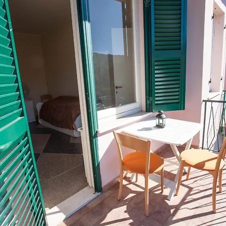 In Via Del Mare A Procchio Apartment